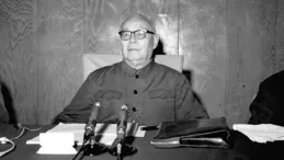 副主任鐘期光被打，王必成怒令處決打人者，鐘嚴肅道：不能瞎胡鬧