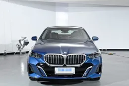 寶馬打響第一槍！降到17萬多，6.2秒破百+空懸，還看國產電車？