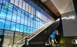 榮耀全球首座L4級手機智慧工廠亮相