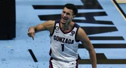 為何安東尼被譽為NCAA的神？在大一就帶冷門球隊奪冠